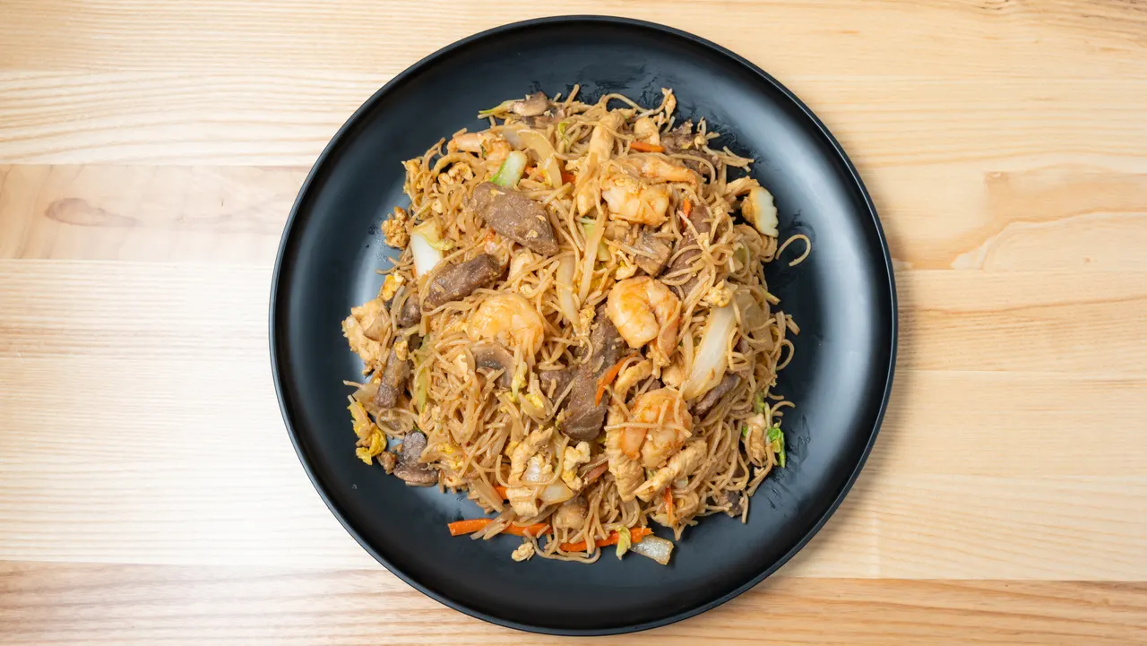 Taiwanese rice noodles with beef, chicken and shrimp